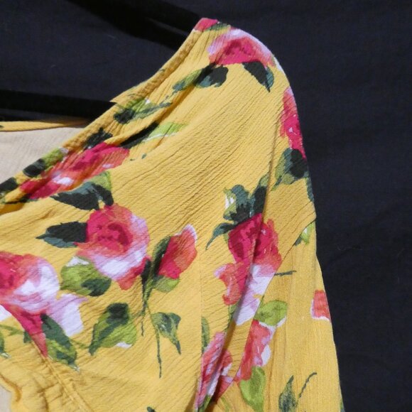 U2B | medium | Floral Yellow Crop Top | Zip-Up Back - Picture 5 of 16